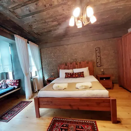 Oda ve Kahvaltı Zeytin Ağacı