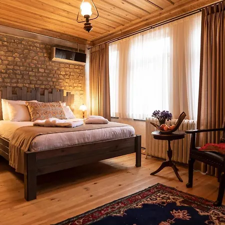 Oda ve Kahvaltı Zeytin Ağacı