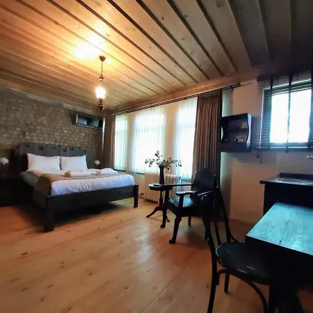 Oda ve Kahvaltı Zeytin Ağacı 3*